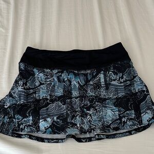 Lululemon Size 4 Reg Mini Skirt with Shorts